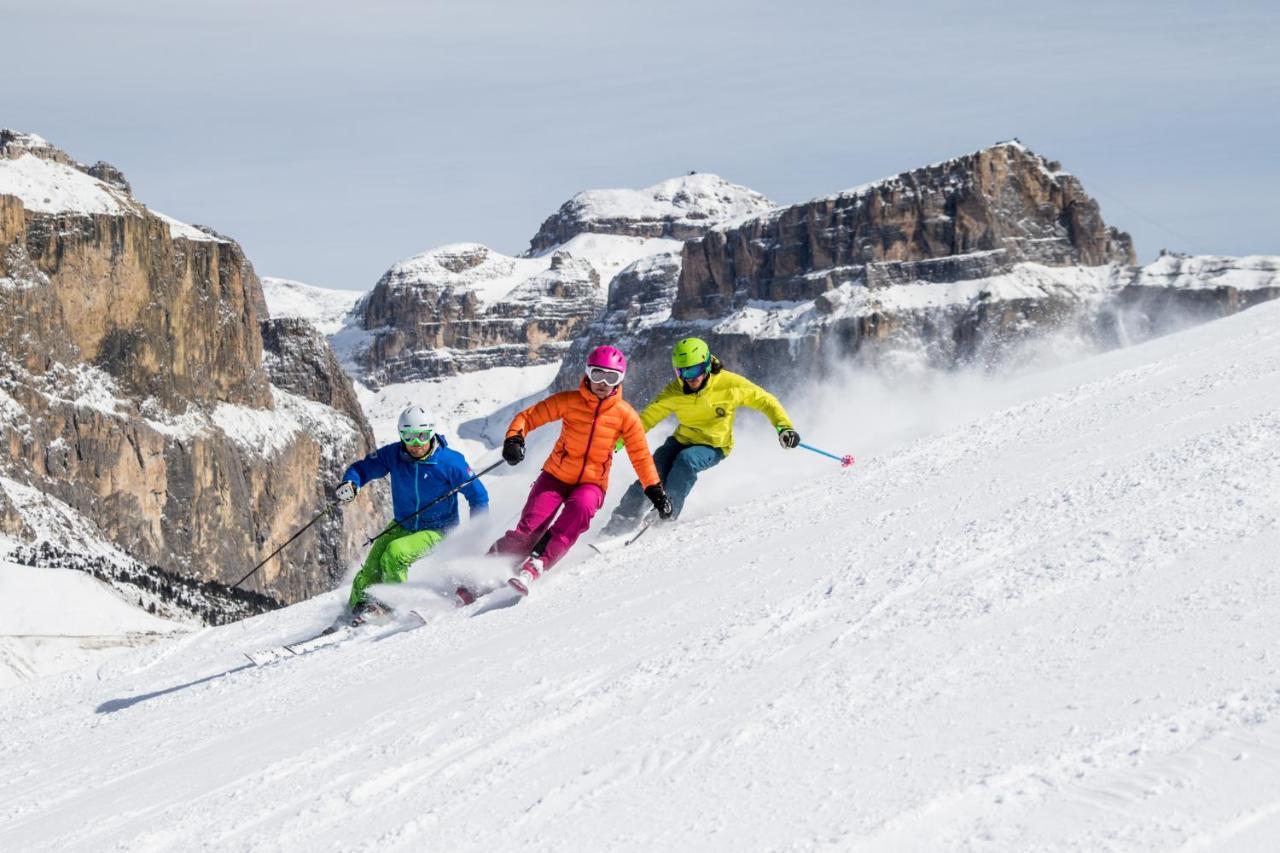 Hotel Ladinia Dolomites View Pozza di Fassa Luaran gambar