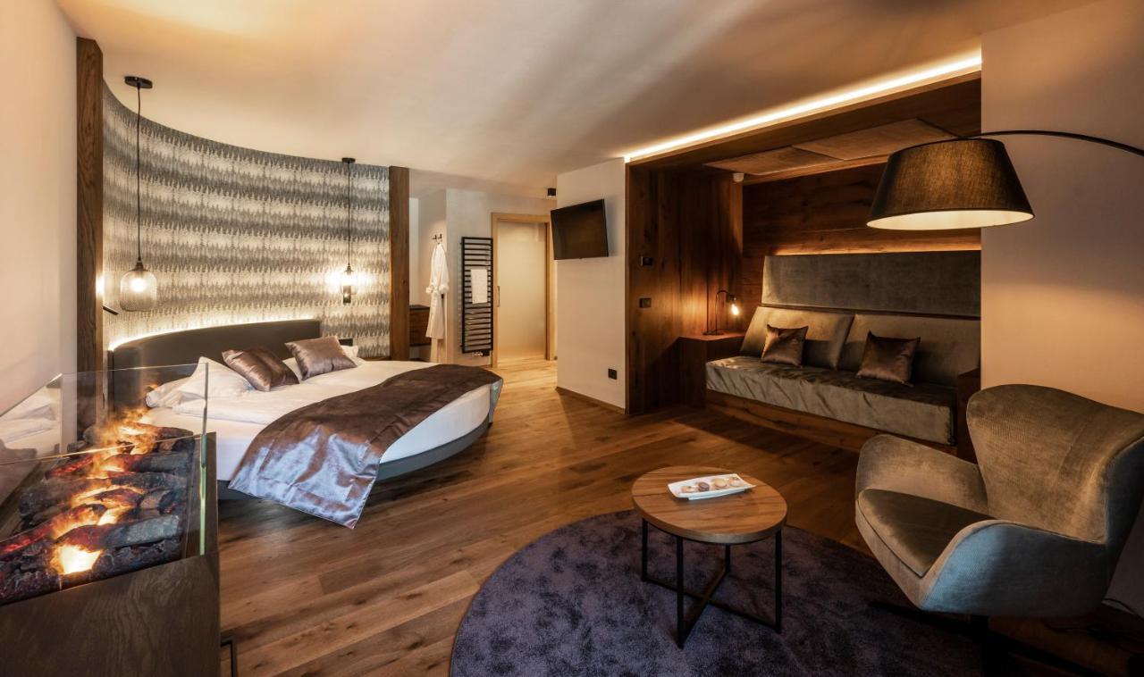 Hotel Ladinia Dolomites View Pozza di Fassa Luaran gambar