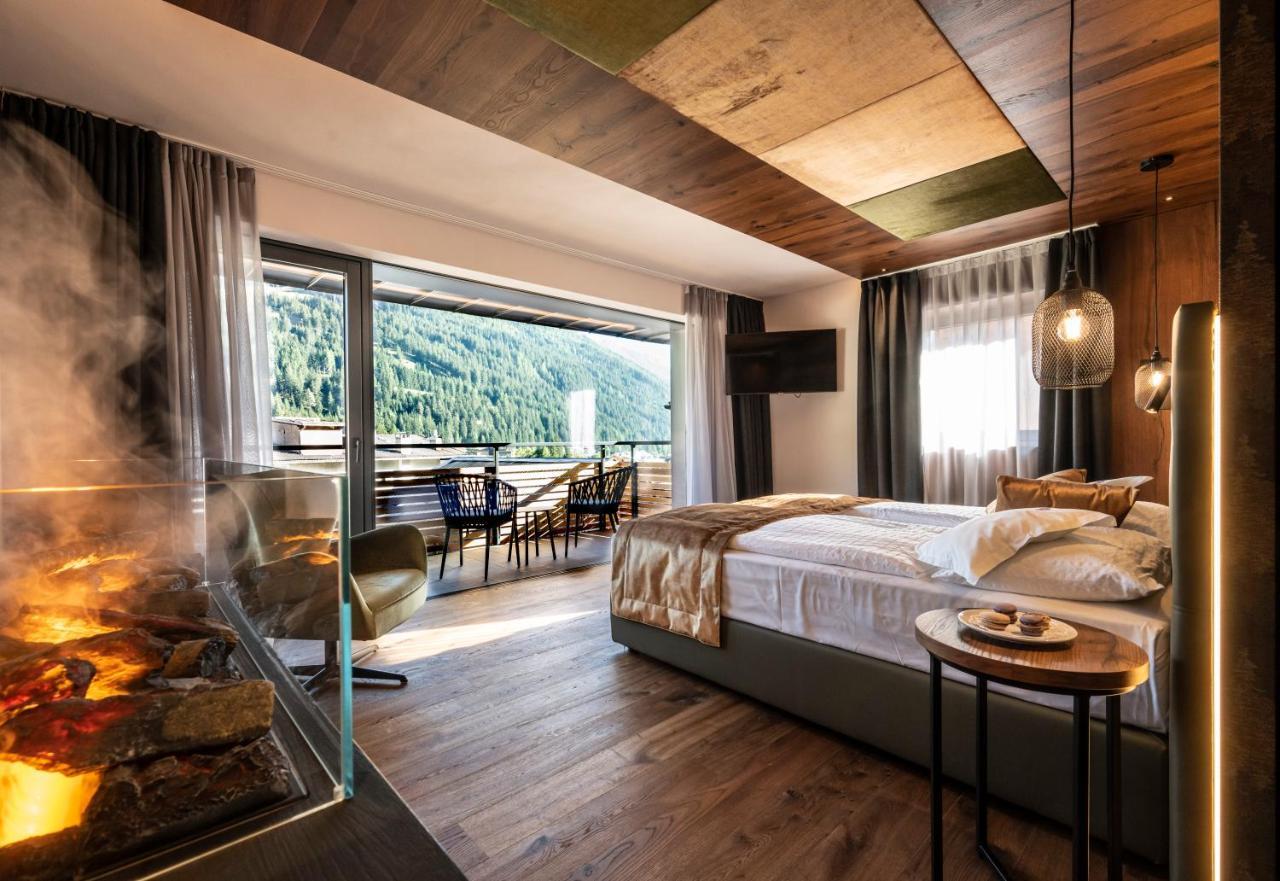 Hotel Ladinia Dolomites View Pozza di Fassa Luaran gambar