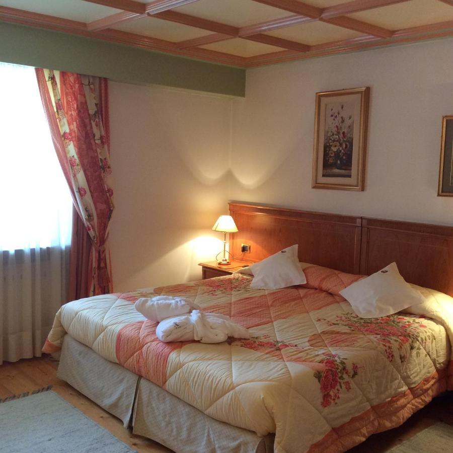 Hotel Ladinia Dolomites View Pozza di Fassa Luaran gambar