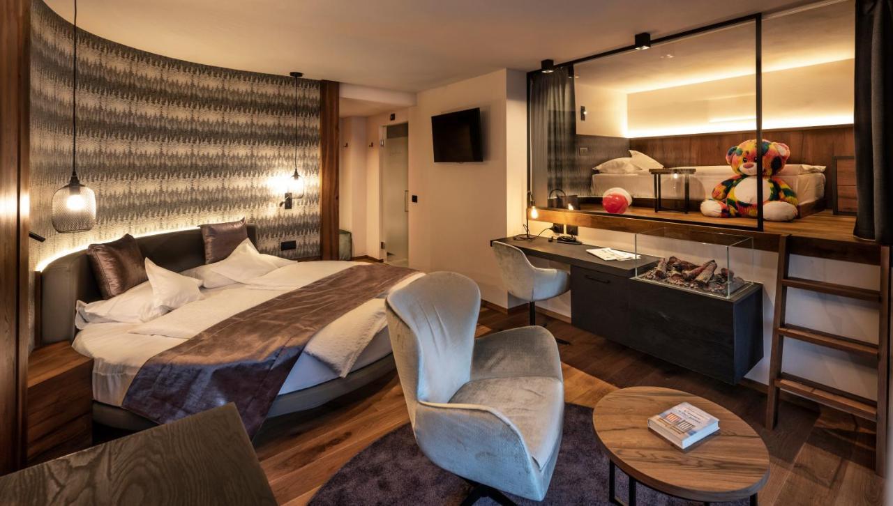 Hotel Ladinia Dolomites View Pozza di Fassa Luaran gambar