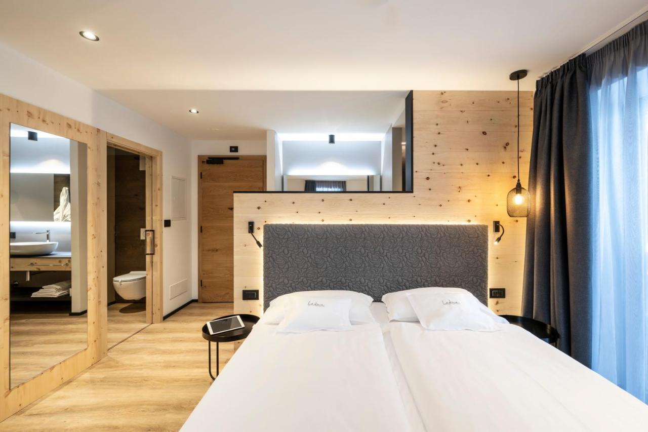 Hotel Ladinia Dolomites View Pozza di Fassa Luaran gambar