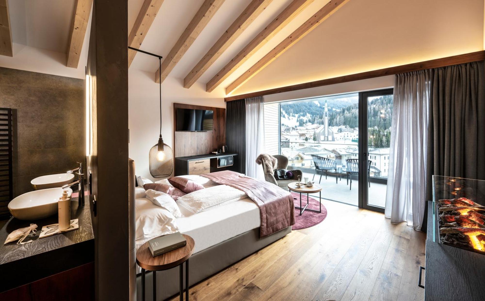 Hotel Ladinia Dolomites View Pozza di Fassa Luaran gambar