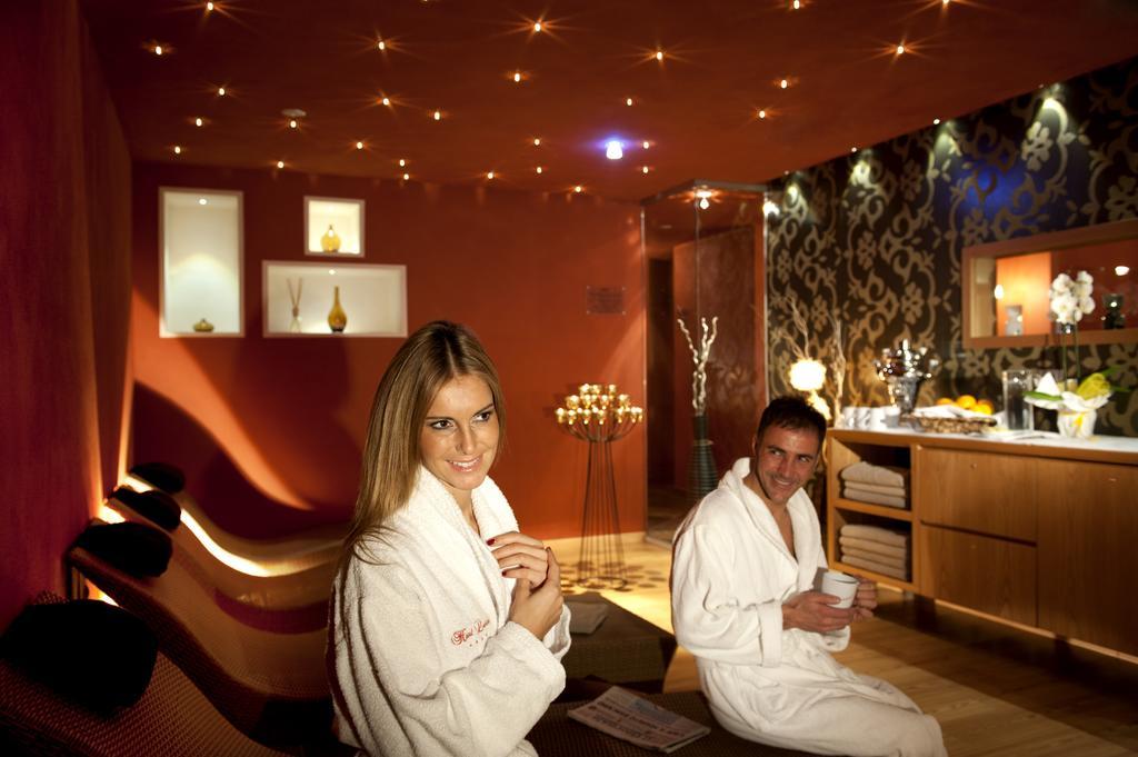 Hotel Ladinia Dolomites View Pozza di Fassa Luaran gambar
